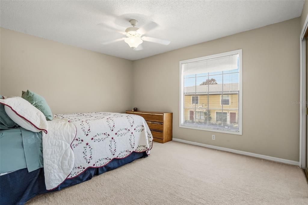 For Sale: $179,900 (2 beds, 2 baths, 1031 Square Feet)