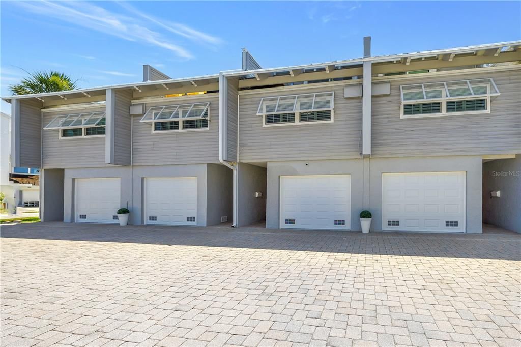 For Sale: $1,300,000 (2 beds, 2 baths, 1223 Square Feet)