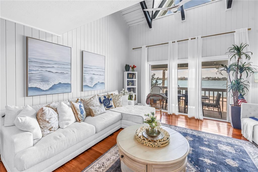 For Sale: $1,300,000 (2 beds, 2 baths, 1223 Square Feet)