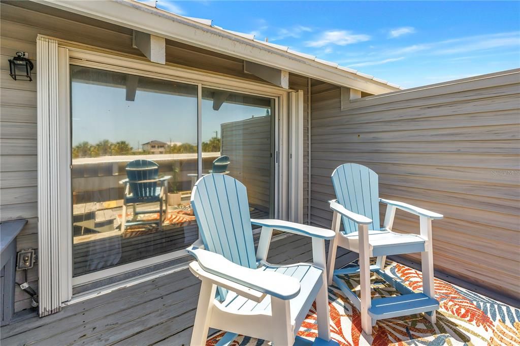 For Sale: $1,300,000 (2 beds, 2 baths, 1223 Square Feet)