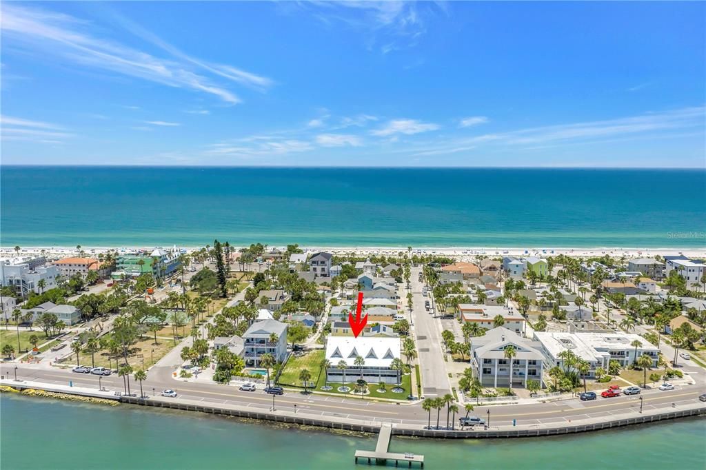 For Sale: $1,300,000 (2 beds, 2 baths, 1223 Square Feet)