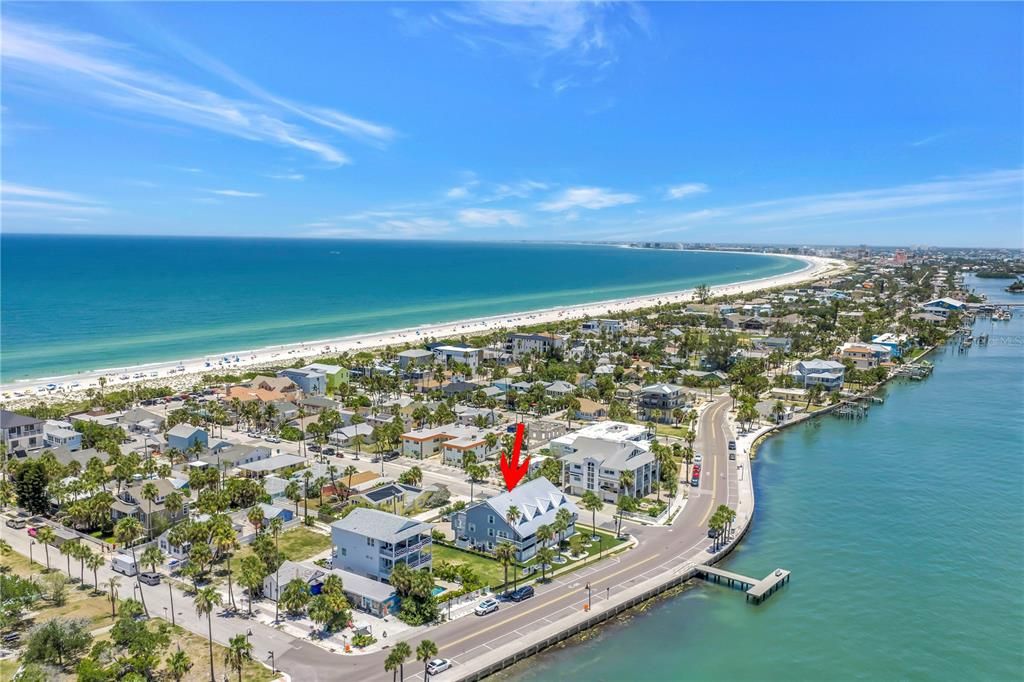 For Sale: $1,300,000 (2 beds, 2 baths, 1223 Square Feet)
