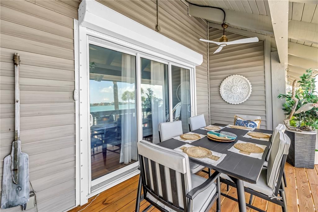 For Sale: $1,300,000 (2 beds, 2 baths, 1223 Square Feet)