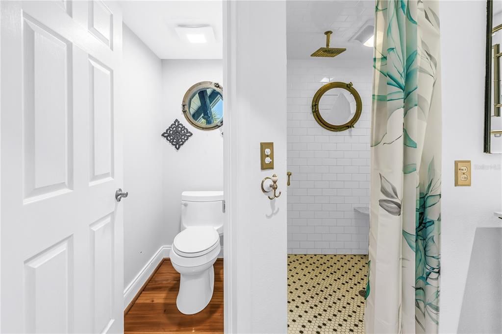 For Sale: $1,300,000 (2 beds, 2 baths, 1223 Square Feet)