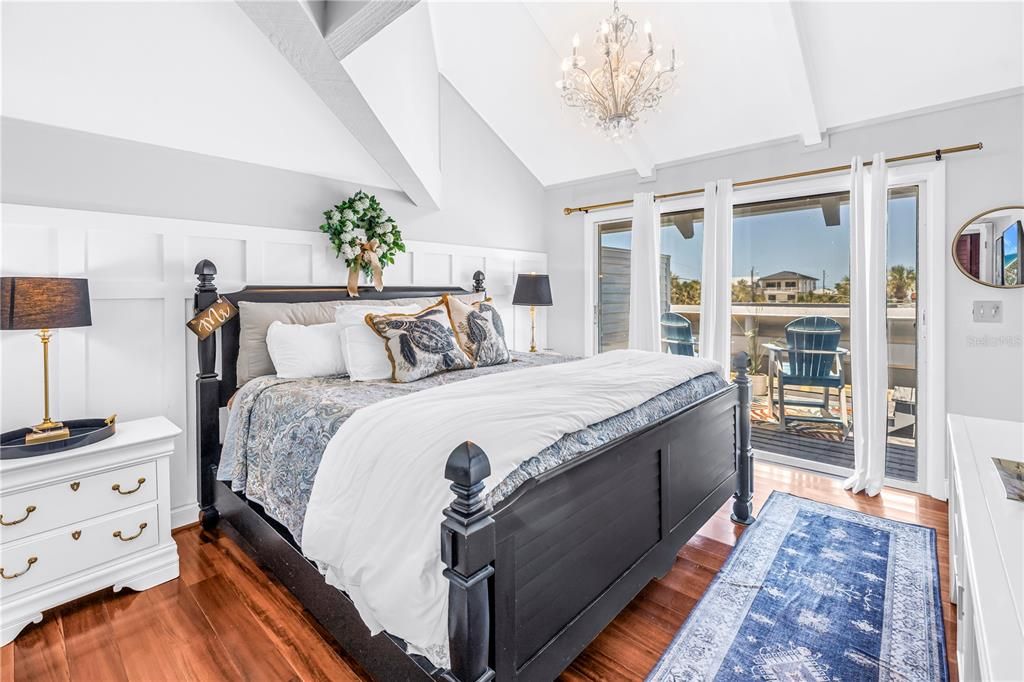 For Sale: $1,300,000 (2 beds, 2 baths, 1223 Square Feet)