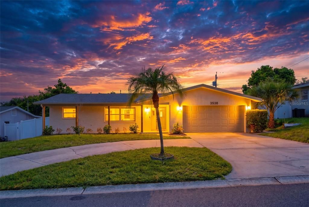 For Sale: $589,000 (3 beds, 2 baths, 1563 Square Feet)