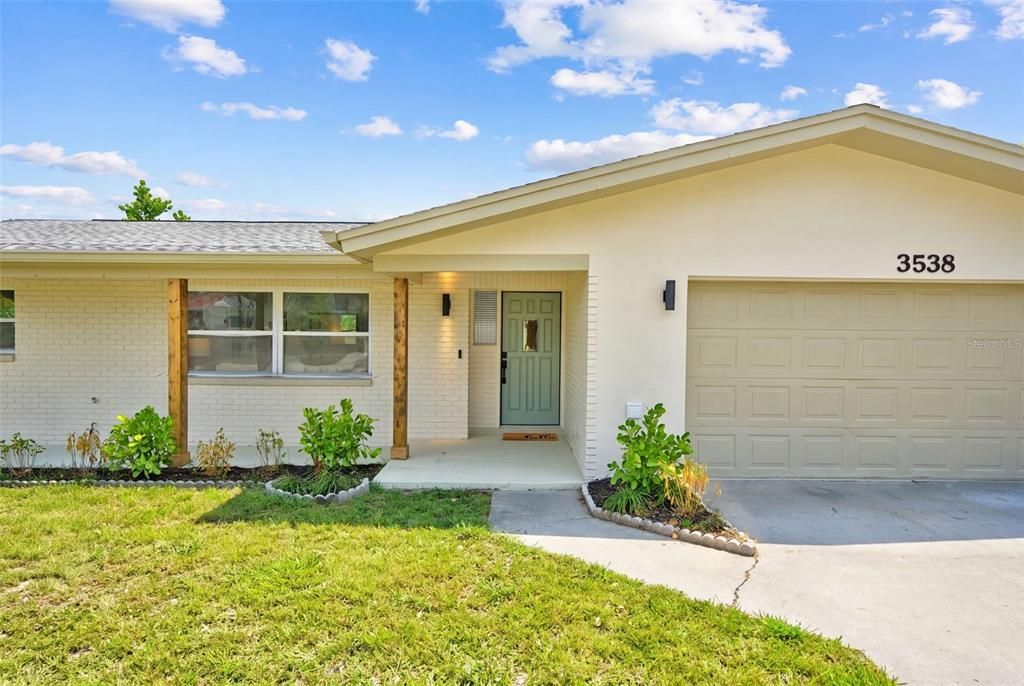 For Sale: $589,000 (3 beds, 2 baths, 1563 Square Feet)