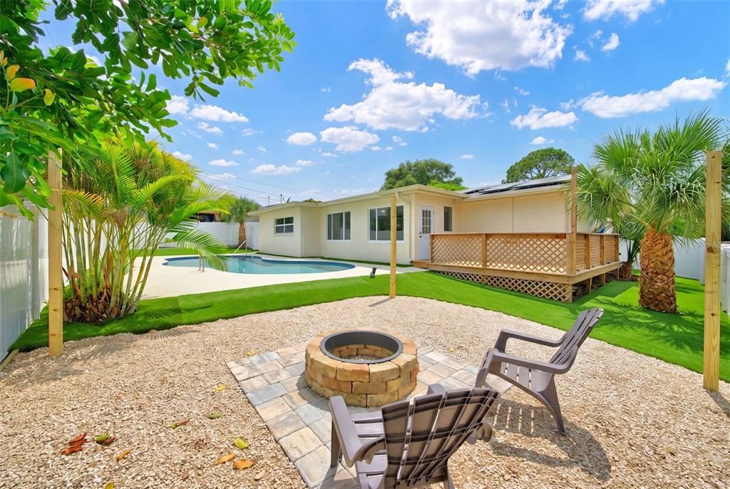 For Sale: $589,000 (3 beds, 2 baths, 1563 Square Feet)