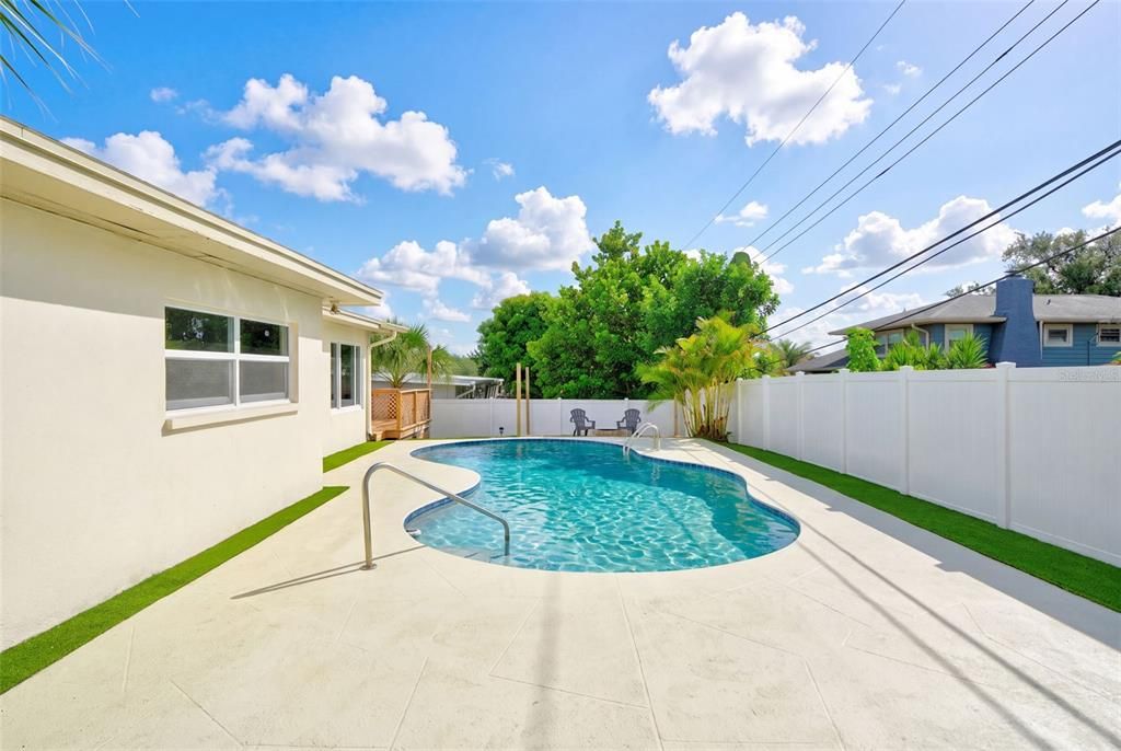 For Sale: $589,000 (3 beds, 2 baths, 1563 Square Feet)