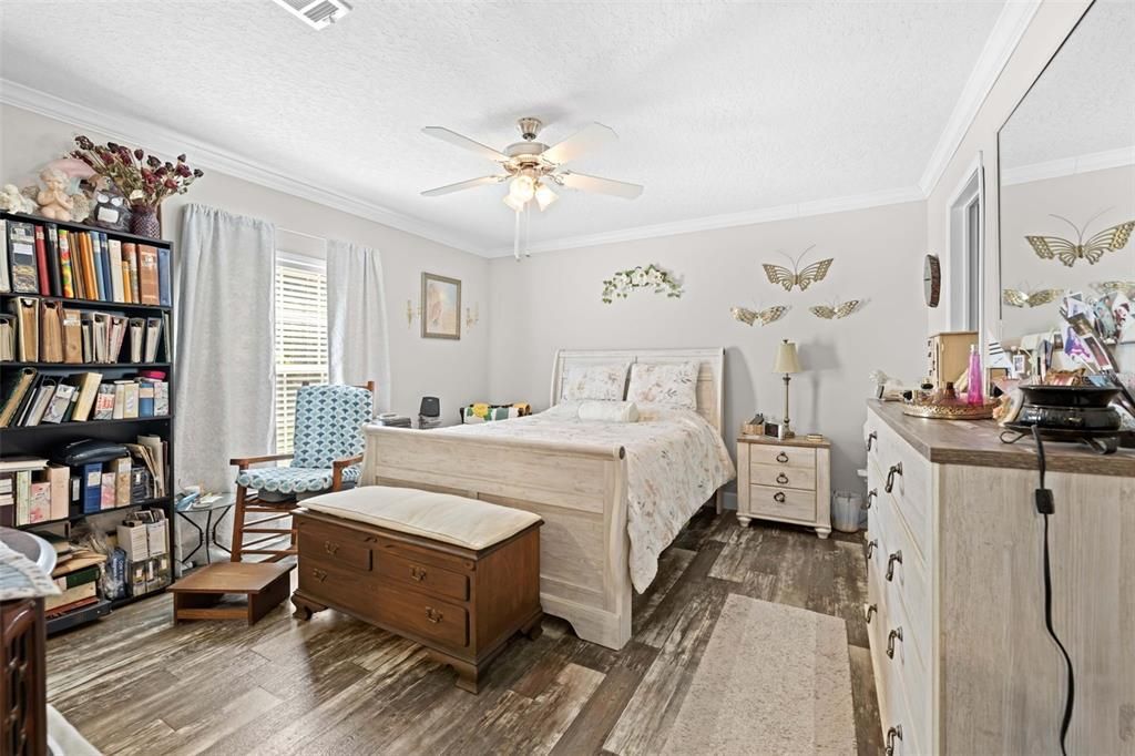 For Sale: $225,000 (2 beds, 2 baths, 1338 Square Feet)