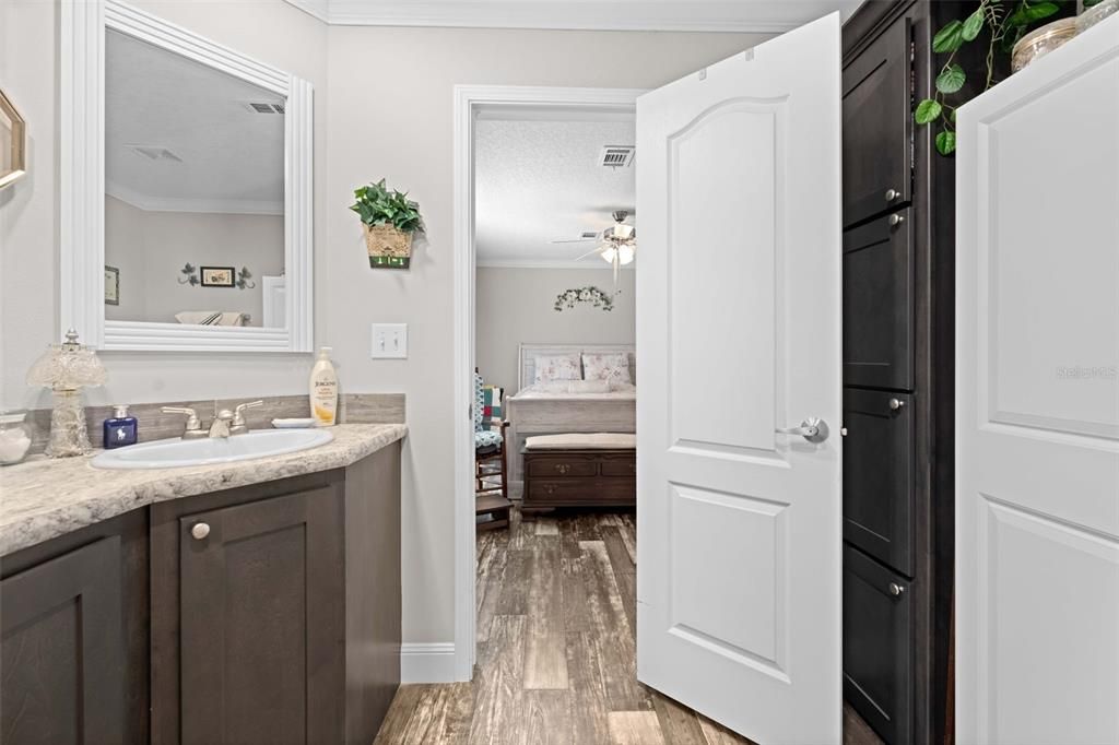 For Sale: $225,000 (2 beds, 2 baths, 1338 Square Feet)
