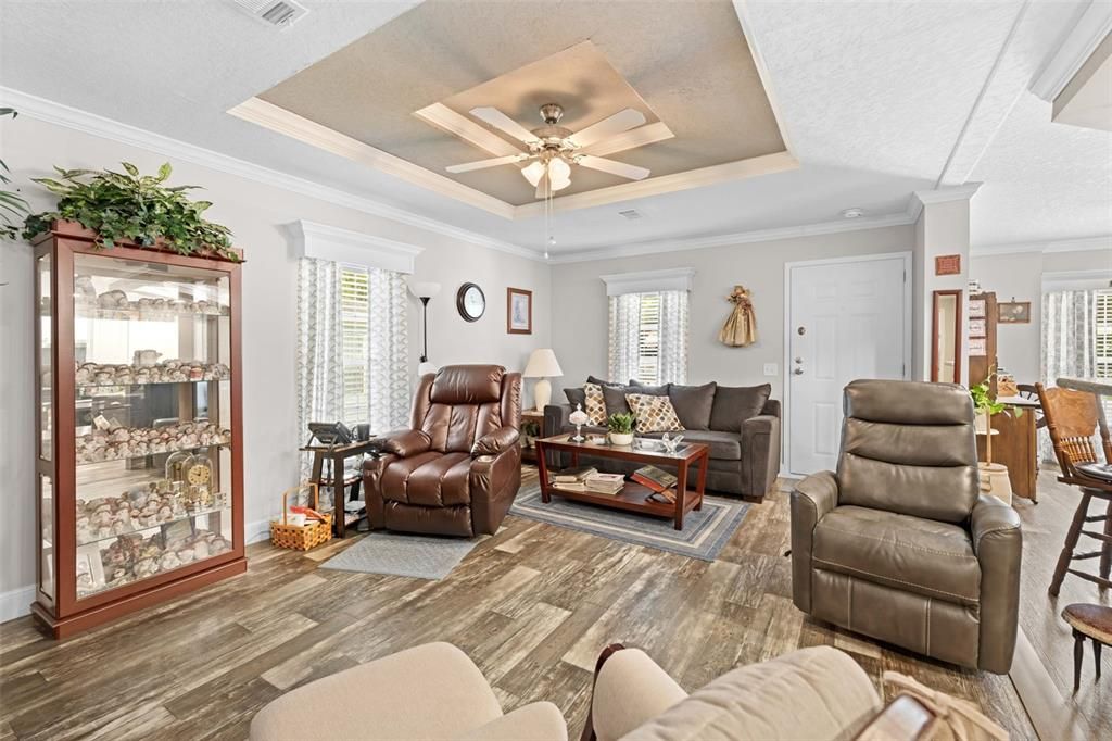 For Sale: $225,000 (2 beds, 2 baths, 1338 Square Feet)