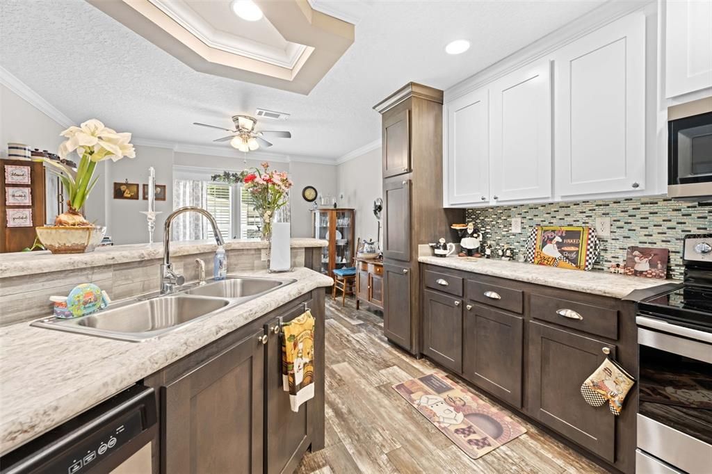 For Sale: $225,000 (2 beds, 2 baths, 1338 Square Feet)