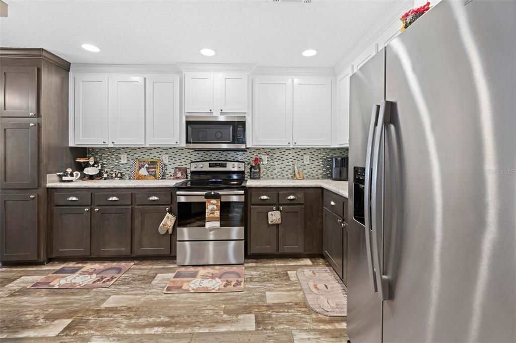 For Sale: $225,000 (2 beds, 2 baths, 1338 Square Feet)