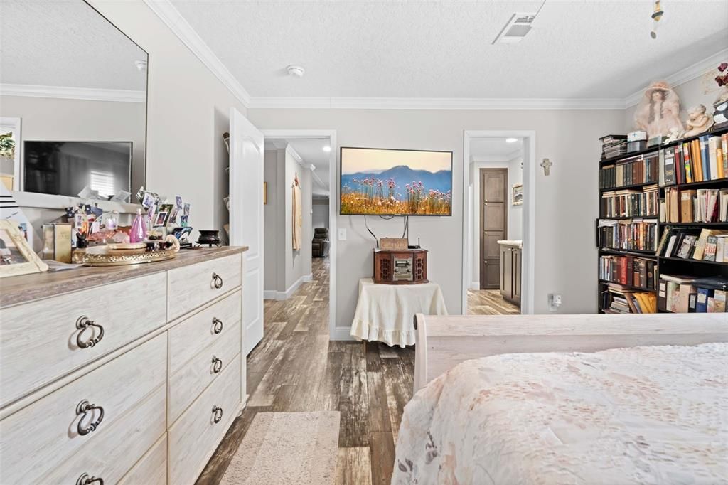 For Sale: $225,000 (2 beds, 2 baths, 1338 Square Feet)