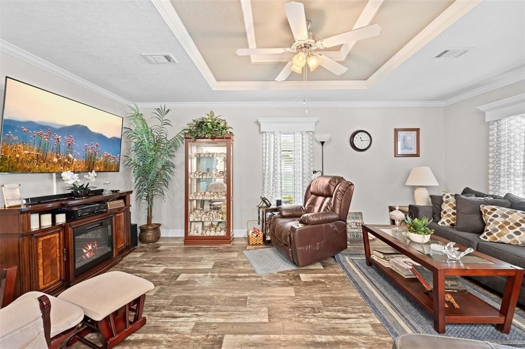 For Sale: $225,000 (2 beds, 2 baths, 1338 Square Feet)