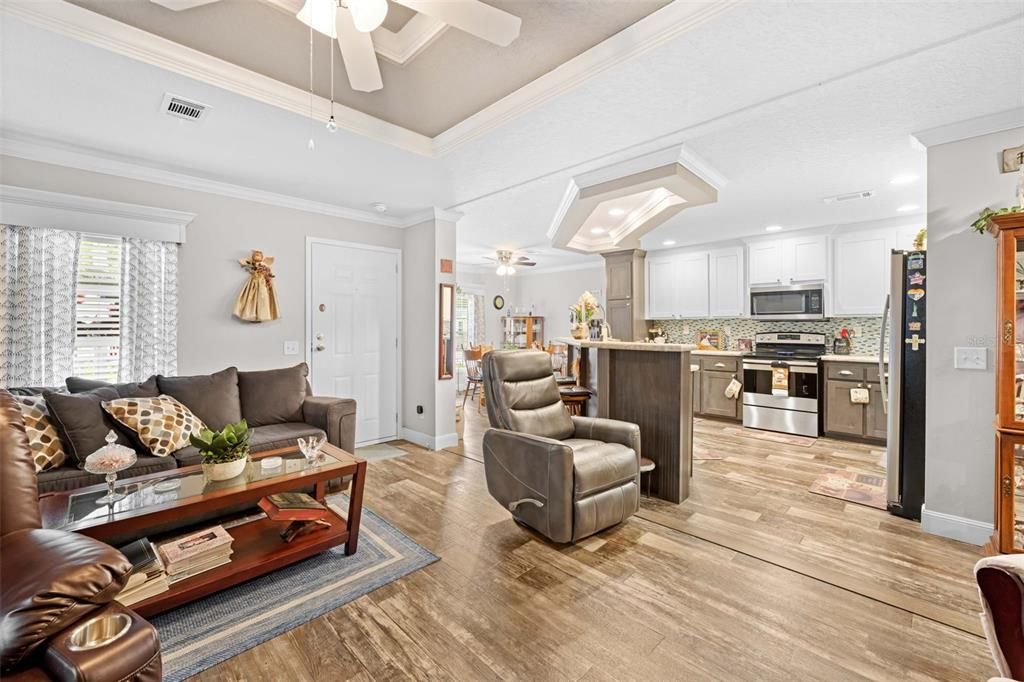 For Sale: $225,000 (2 beds, 2 baths, 1338 Square Feet)