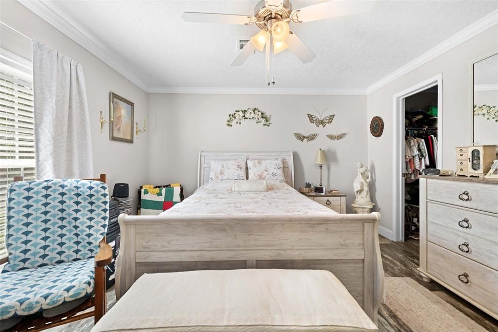 For Sale: $225,000 (2 beds, 2 baths, 1338 Square Feet)