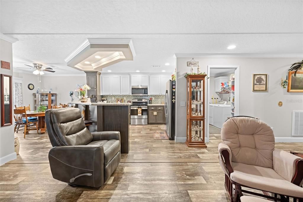 For Sale: $225,000 (2 beds, 2 baths, 1338 Square Feet)