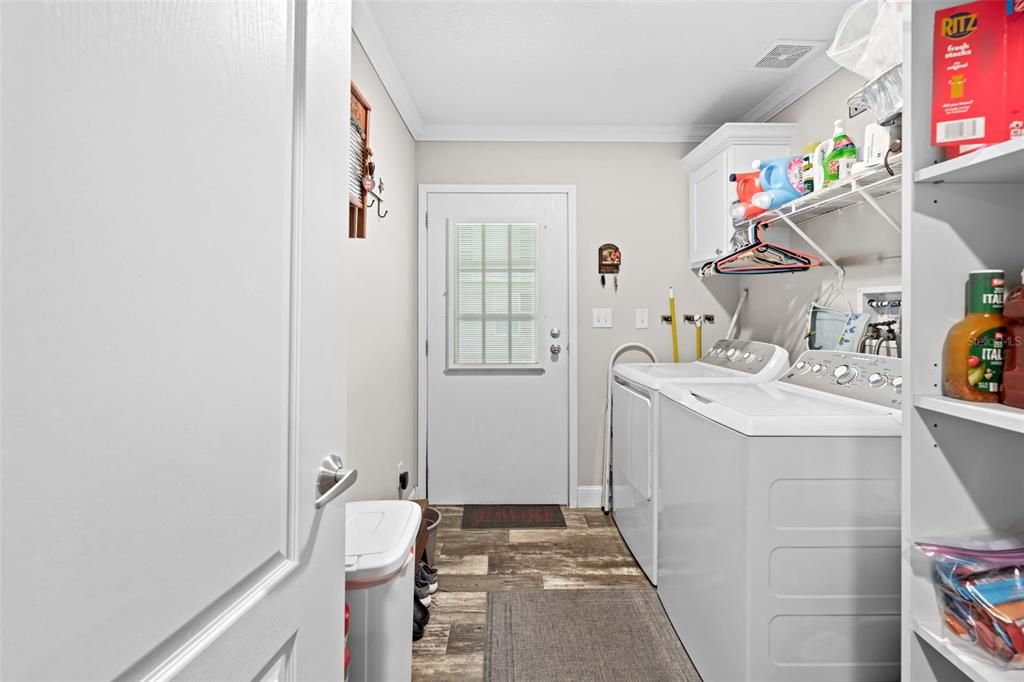 For Sale: $225,000 (2 beds, 2 baths, 1338 Square Feet)