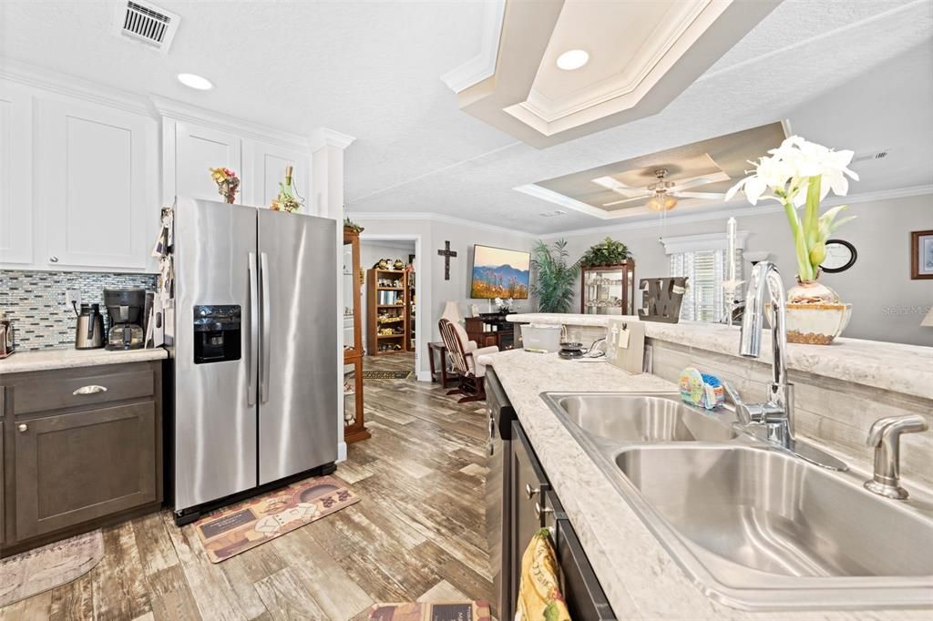 For Sale: $225,000 (2 beds, 2 baths, 1338 Square Feet)