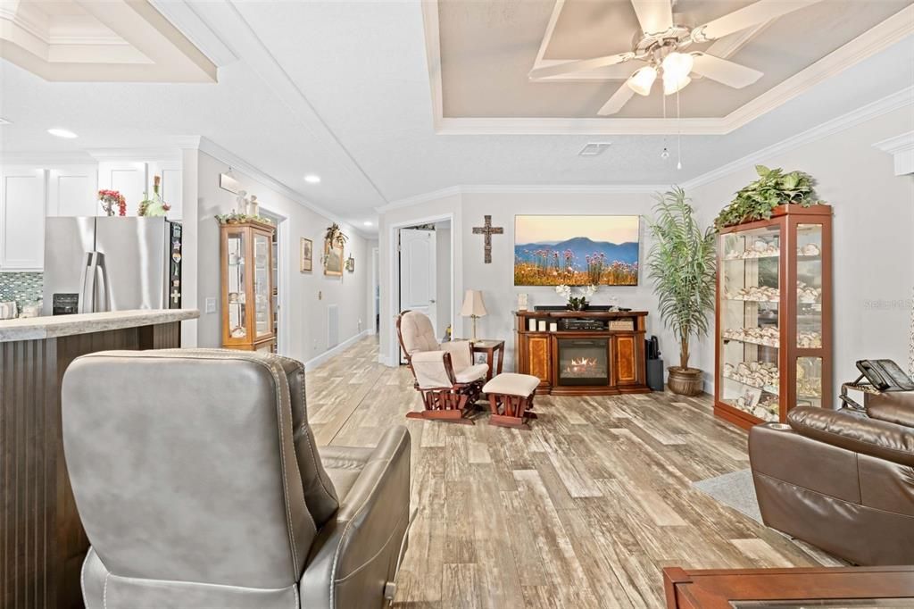 For Sale: $225,000 (2 beds, 2 baths, 1338 Square Feet)
