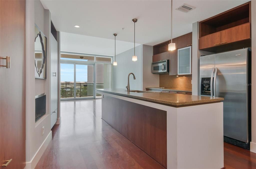 На продажу: $489,000 (2 спален, 2 ванн, 1237 Квадратных фут)