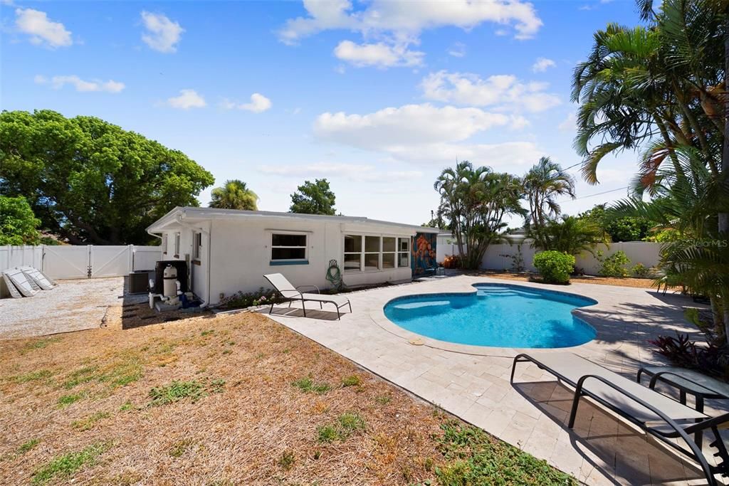 : $525,000 (3 beds, 2 baths, 1475 Square Feet)