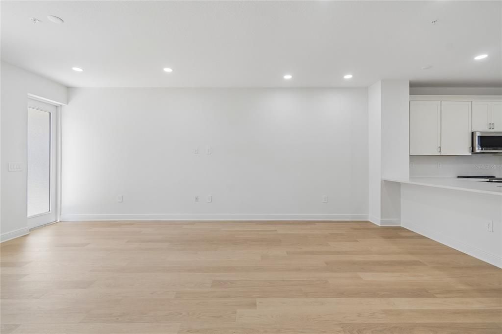 На продажу: $399,990 (3 спален, 2 ванн, 1702 Квадратных фут)