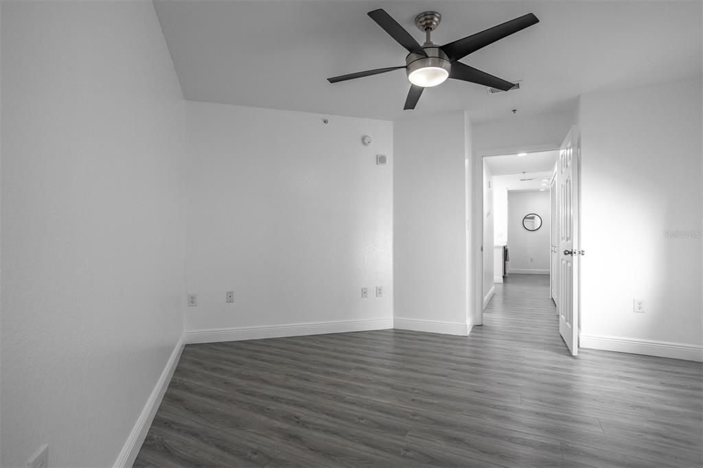 For Sale: $525,000 (2 beds, 2 baths, 1009 Square Feet)