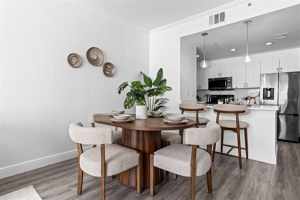 For Sale: $525,000 (2 beds, 2 baths, 1009 Square Feet)