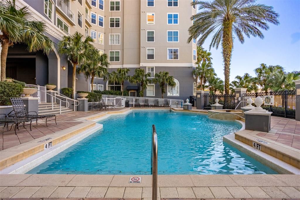For Sale: $525,000 (2 beds, 2 baths, 1009 Square Feet)
