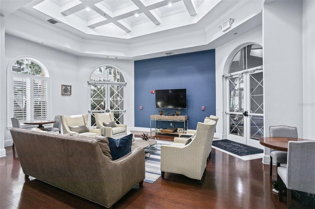 For Sale: $525,000 (2 beds, 2 baths, 1009 Square Feet)
