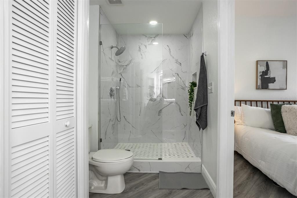 For Sale: $525,000 (2 beds, 2 baths, 1009 Square Feet)