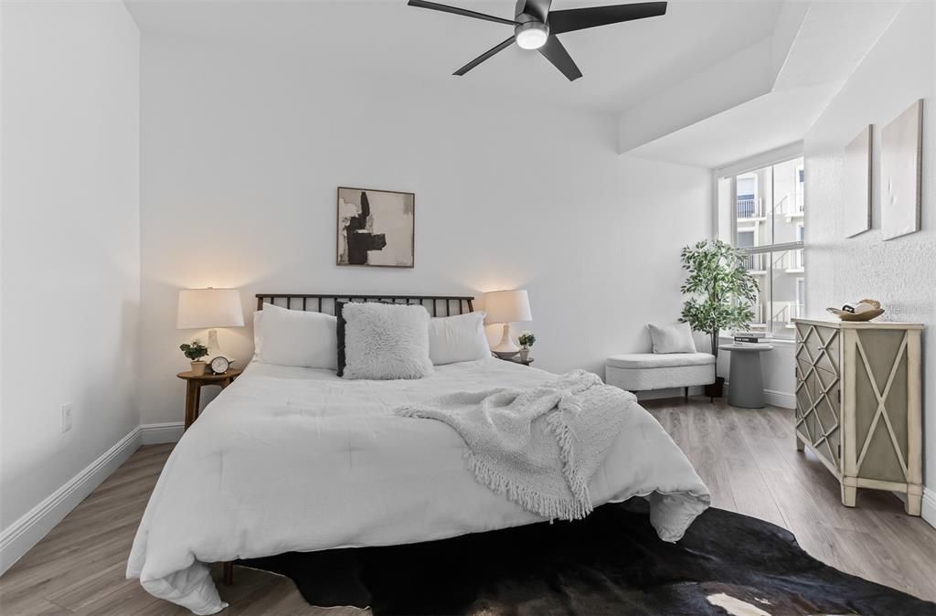 For Sale: $525,000 (2 beds, 2 baths, 1009 Square Feet)