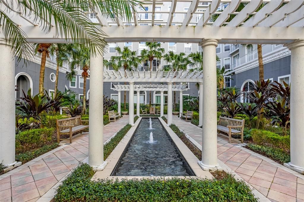For Sale: $525,000 (2 beds, 2 baths, 1009 Square Feet)