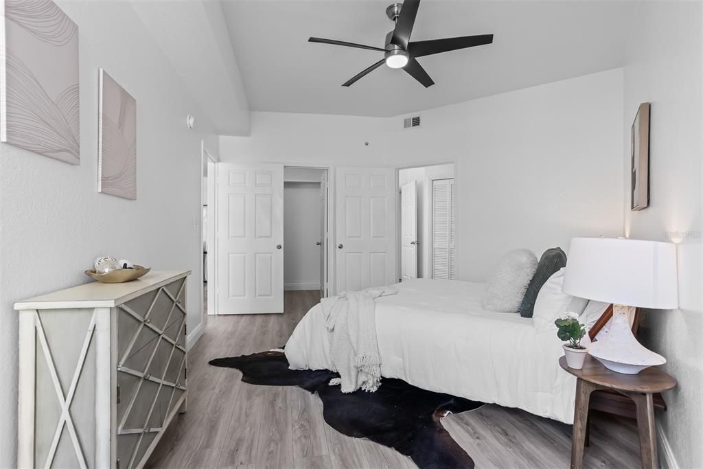For Sale: $525,000 (2 beds, 2 baths, 1009 Square Feet)