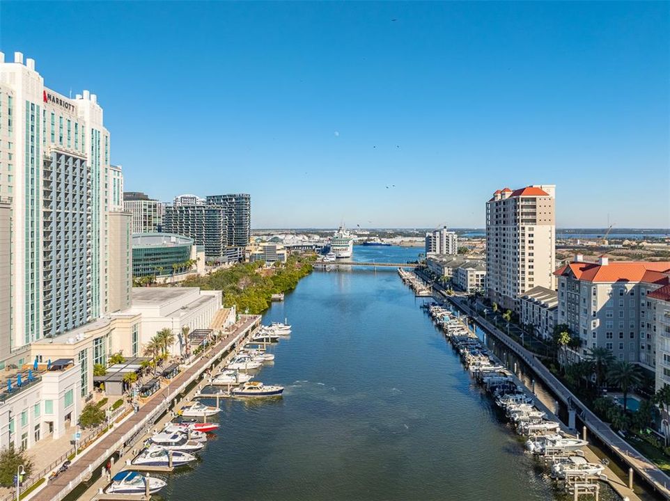 For Sale: $525,000 (2 beds, 2 baths, 1009 Square Feet)