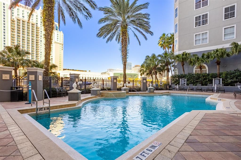 For Sale: $525,000 (2 beds, 2 baths, 1009 Square Feet)