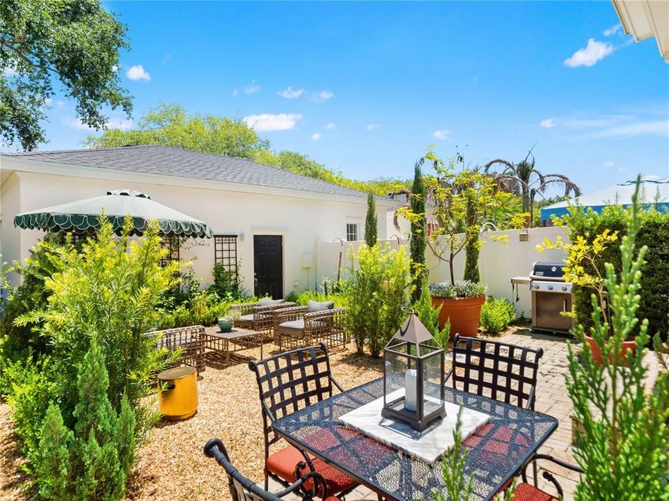 En Venta: $749,000 (3 camas, 3 baños, 2221 Pies cuadrados)