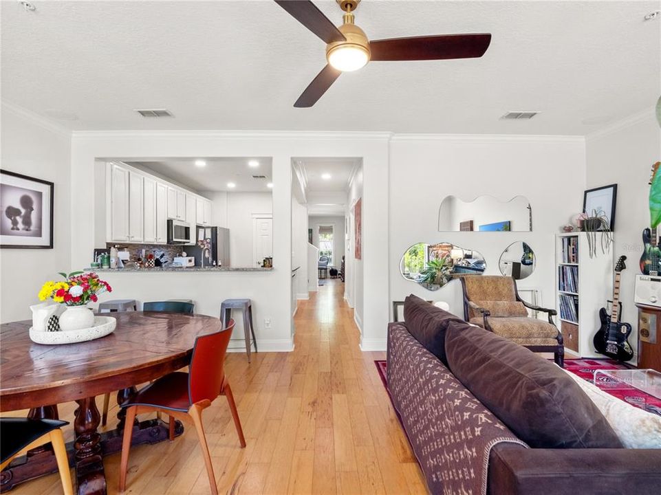 En Venta: $749,000 (3 camas, 3 baños, 2221 Pies cuadrados)