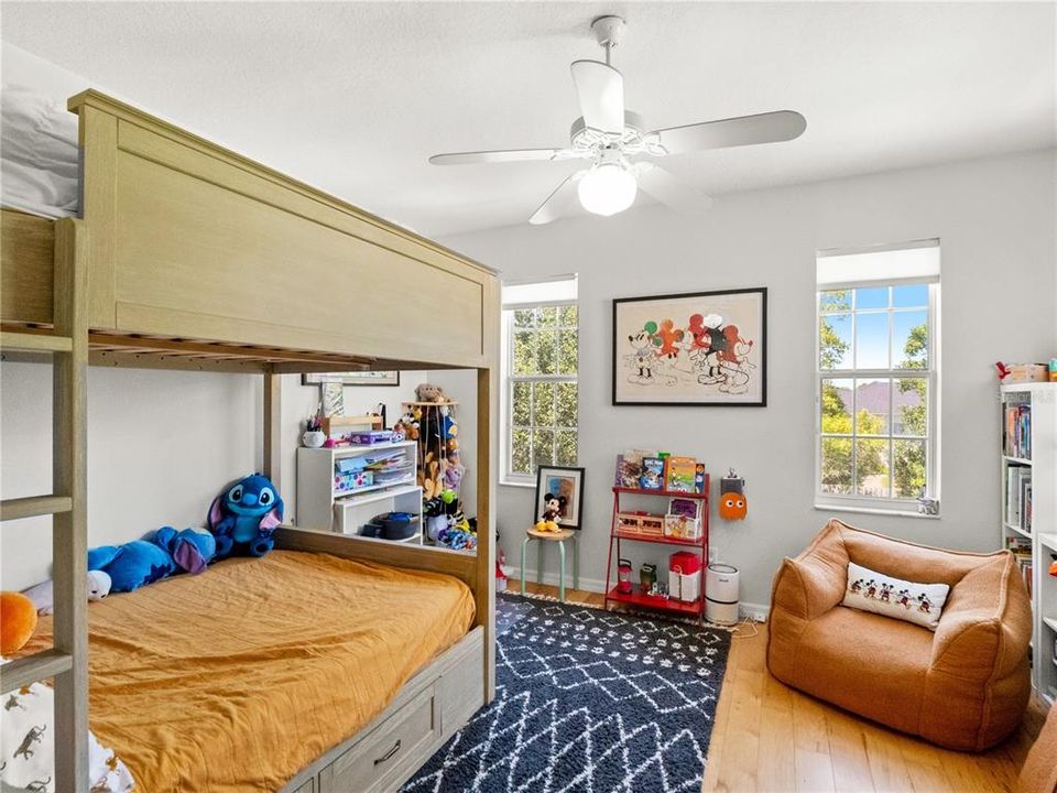 En Venta: $749,000 (3 camas, 3 baños, 2221 Pies cuadrados)
