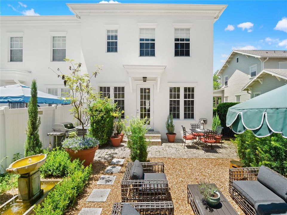En Venta: $749,000 (3 camas, 3 baños, 2221 Pies cuadrados)