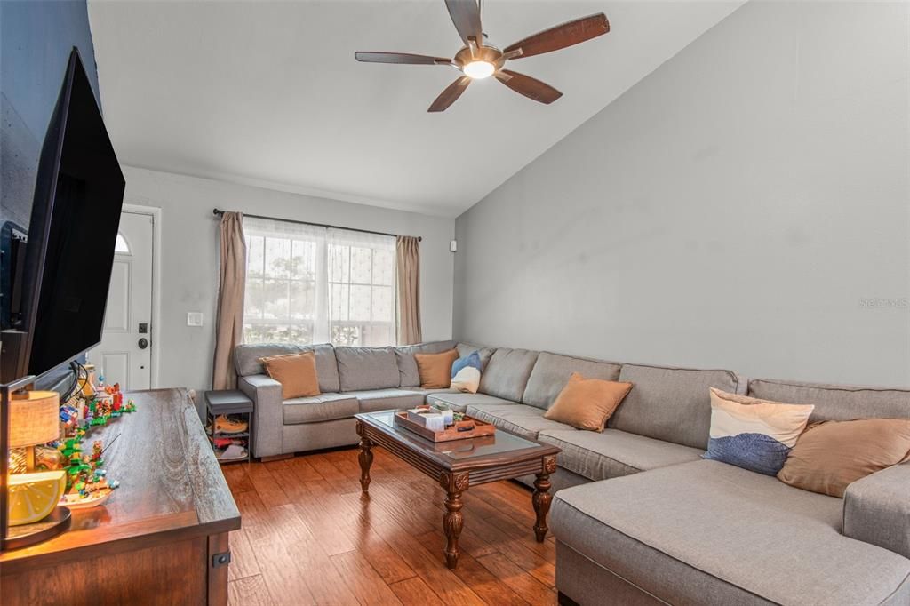 En Venta: $389,900 (3 camas, 2 baños, 1192 Pies cuadrados)