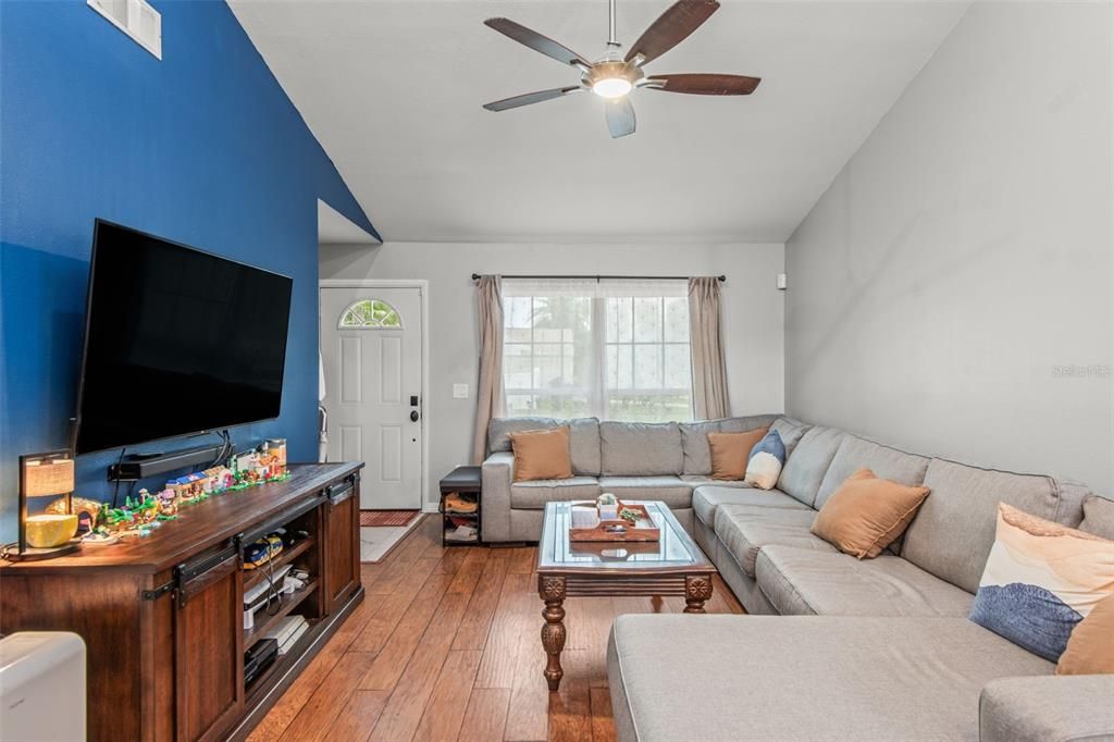 En Venta: $389,900 (3 camas, 2 baños, 1192 Pies cuadrados)