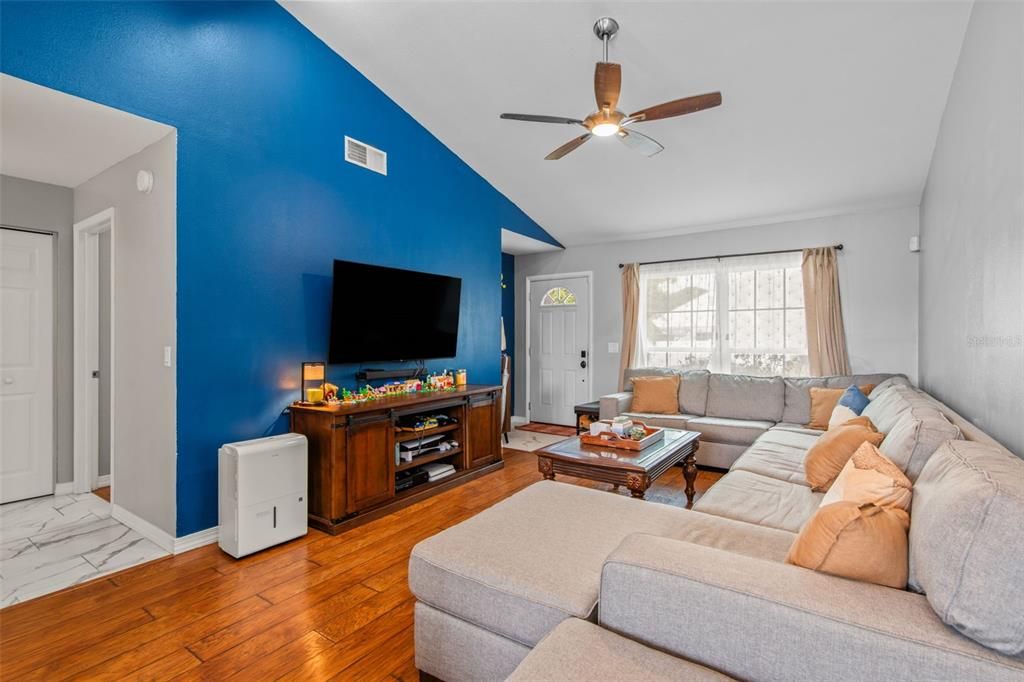 En Venta: $389,900 (3 camas, 2 baños, 1192 Pies cuadrados)