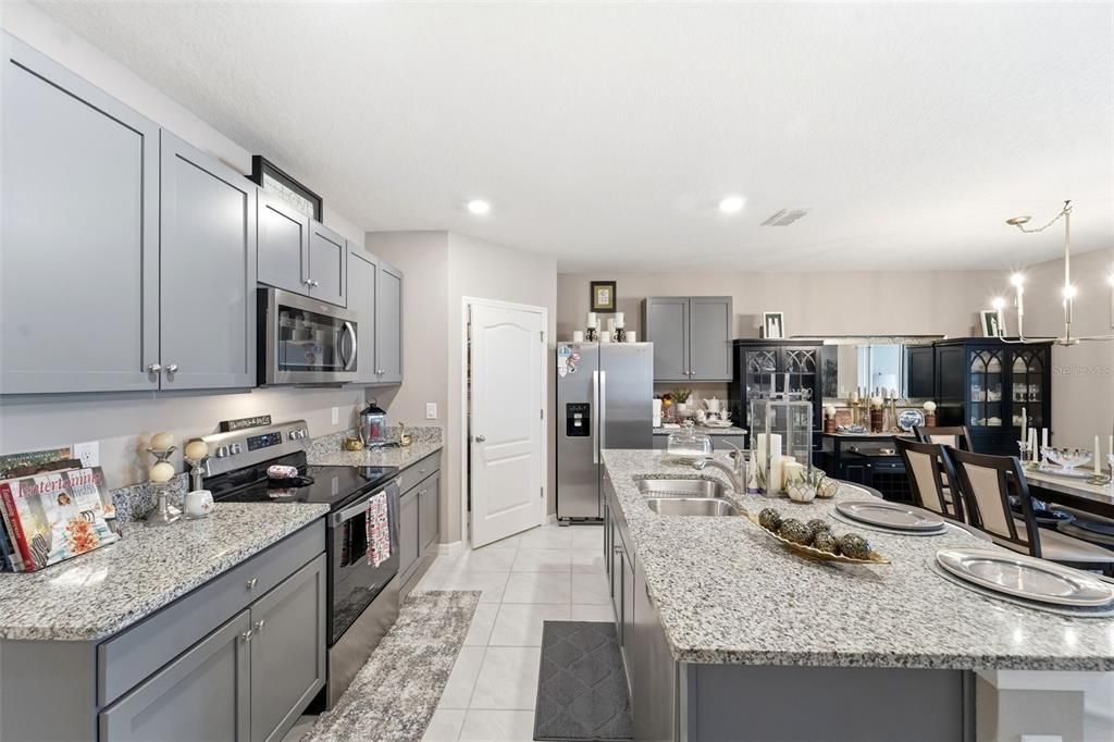 For Sale: $379,900 (4 beds, 2 baths, 1867 Square Feet)