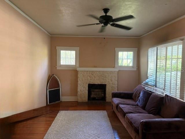 For Sale: $250,000 (2 beds, 1 baths, 1092 Square Feet)