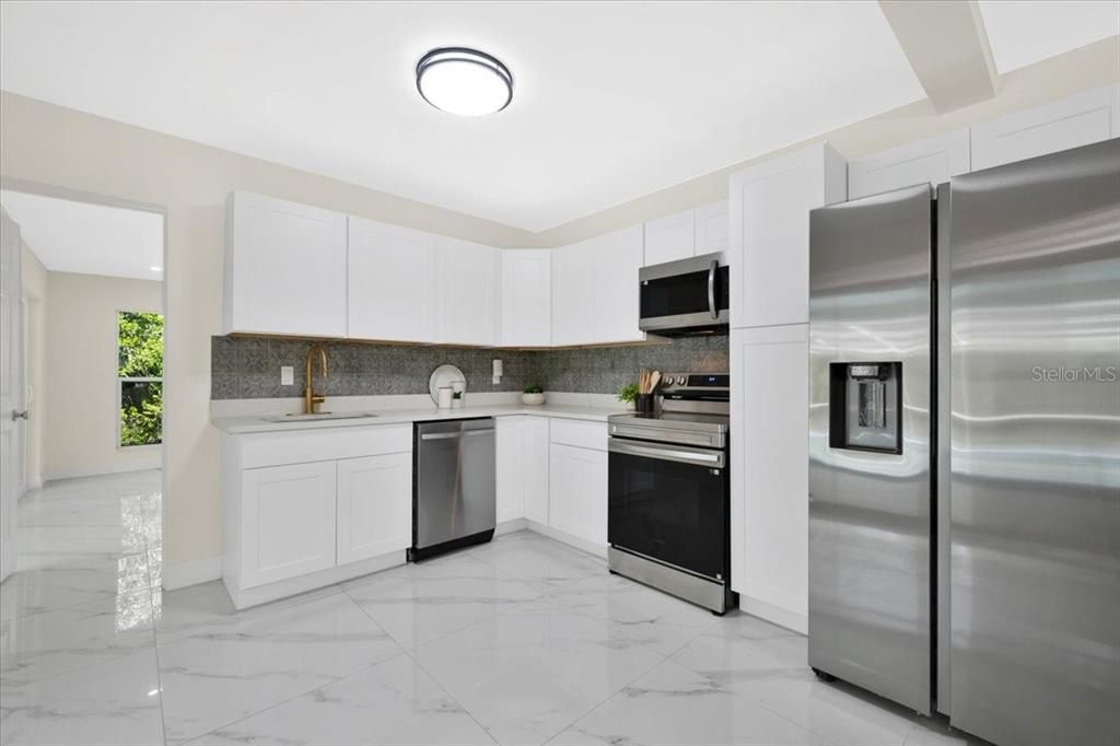 En Venta: $480,000 (4 camas, 2 baños, 1968 Pies cuadrados)