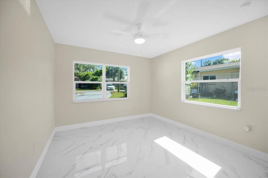 En Venta: $480,000 (4 camas, 2 baños, 1968 Pies cuadrados)